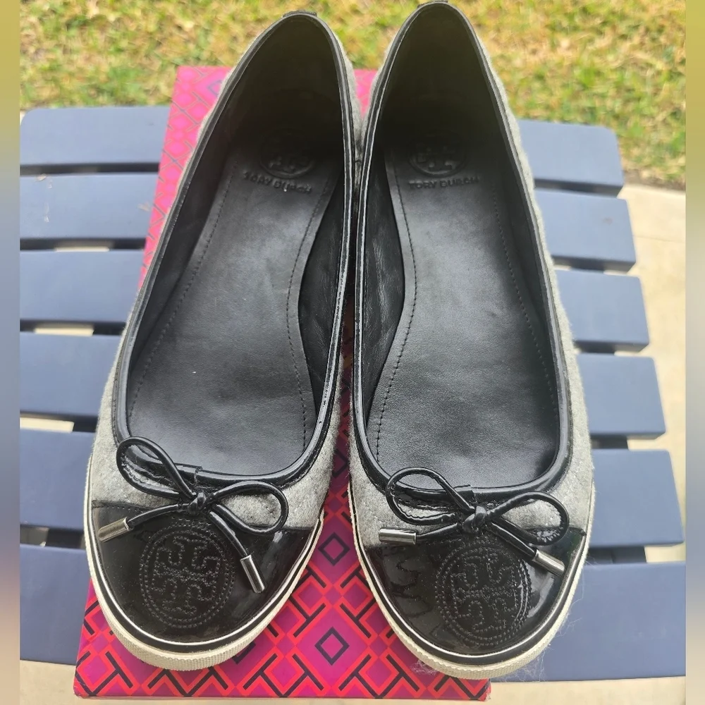 Tory Burch Ballet Flats Size 8.5M Skylar Gray Felt Black Patent Leather Luxury